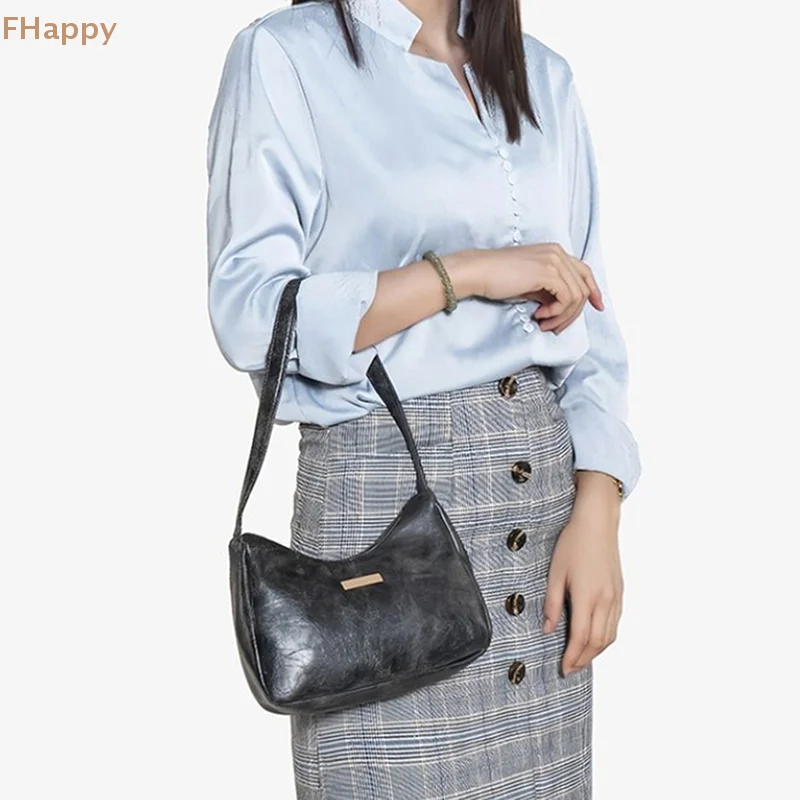 Solid Color PU Leather Armpit Bag Lightweight Handbag Women's Handbag Shoulder Bag Mobile Phone Bag
Solid Color PU Leather Armpit Bag Lightweight Handbag Women's Handbag Shoulder Bag Mobile Phone Bag