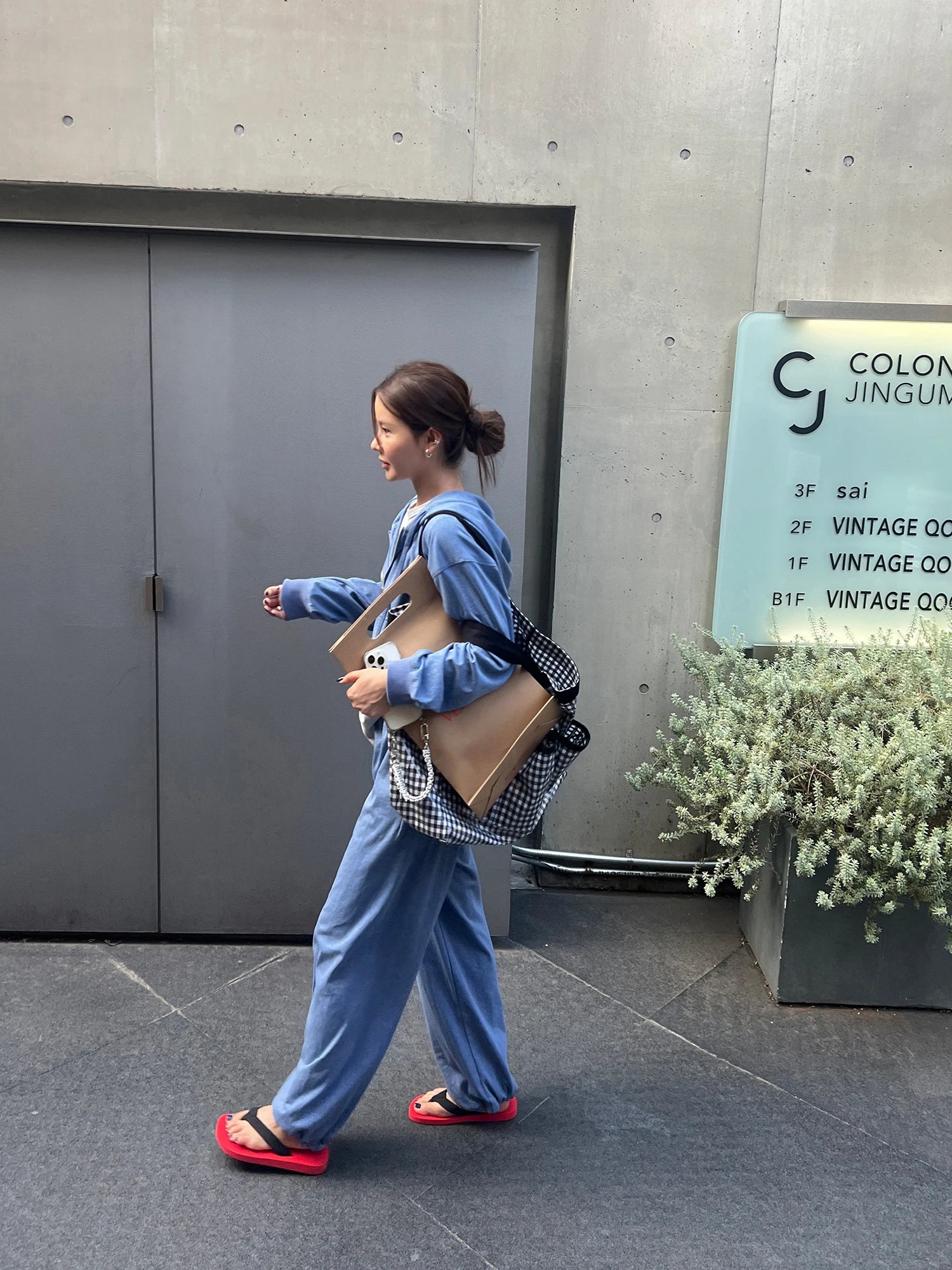 Комплект WXLSTUDIO: повседневный кардиган с капюшоном и кружевной вышивкой, прямые брюки. Женская модная осенняя коллекция.
Комплект WXLSTUDIO: повседневный кардиган с капюшоном и кружевной вышивкой, прямые брюки. Женская модная осенняя коллекция.