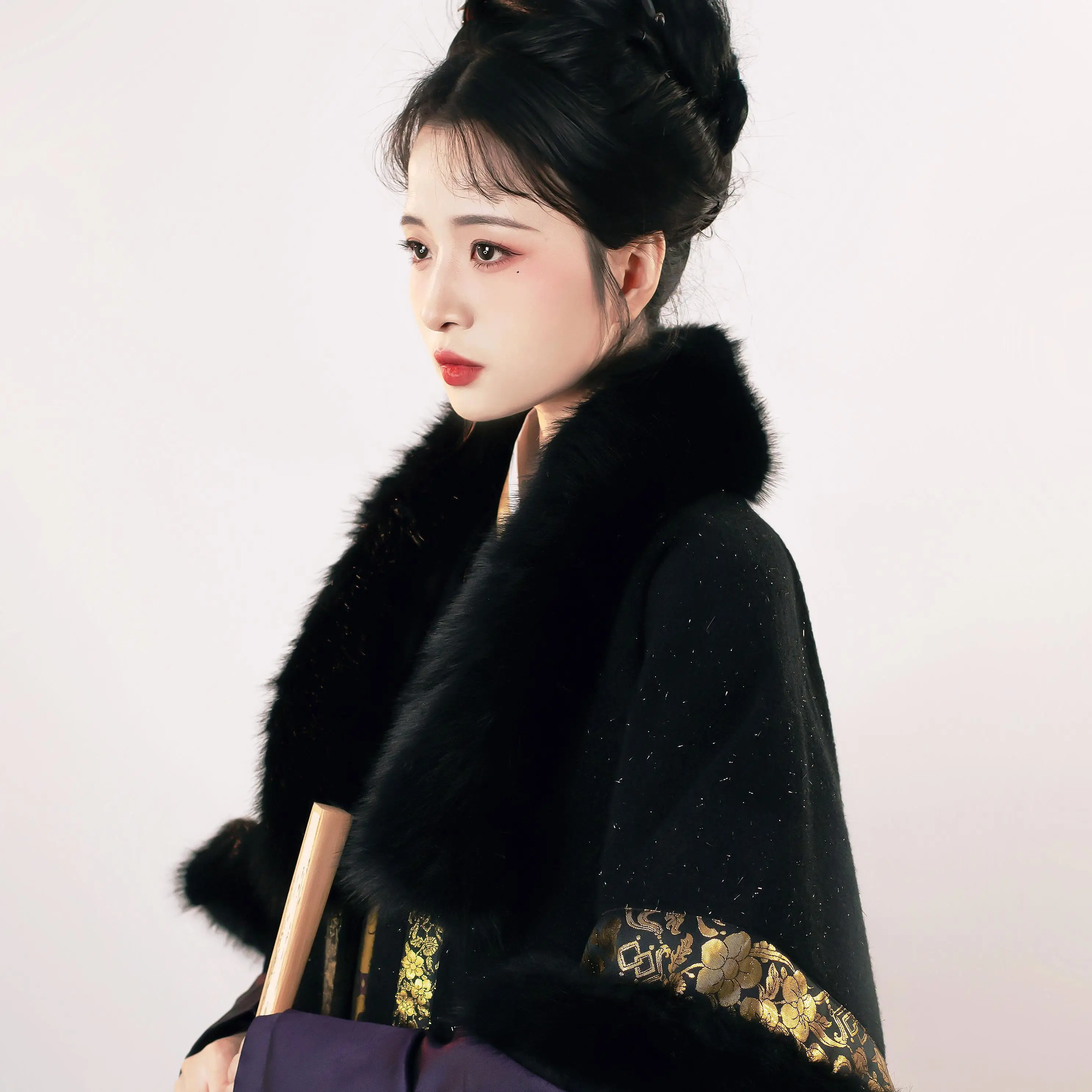 Warm Fce Lined Hanfu Coat for Women with Detachable Fur Collar Jade Face Plum Design Winter Clothing Traditional Chinese S...
Warm Fce Lined Hanfu Coat for Women with Detachable Fur Collar Jade Face Plum Design Winter Clothing Traditional Chinese S...