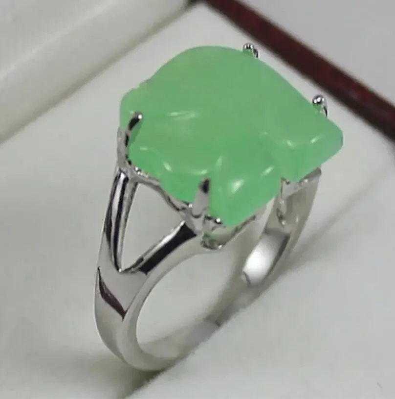 Ladies fashion silver plated lovely Dongling stone elephant ring
Ladies fashion silver plated lovely Dongling stone elephant ring