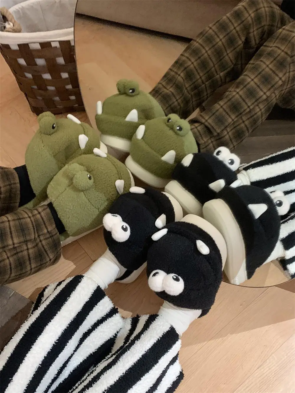 Funny Cute Crocodile Home Slippers Plush Home Shoes For Men And Women In Winter Ins Trendy Versatile Anti Slip And Plush Shoes
Funny Cute Crocodile Home Slippers Plush Home Shoes For Men And Women In Winter Ins Trendy Versatile Anti Slip And Plush Shoes