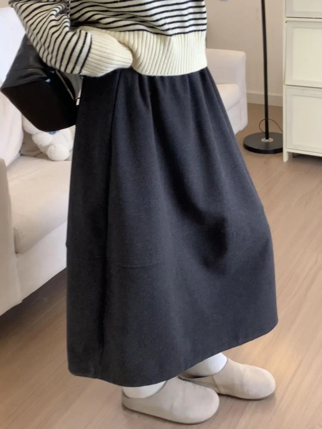Korean Japanese High-End Woolen A-Line Midi Skirt Women's Autumn Winter plus Size Design Sense Fluffy Half-length Umbrella Skirt
Korean Japanese High-End Woolen A-Line Midi Skirt Women's Autumn Winter plus Size Design Sense Fluffy Half-length Umbrella Skirt