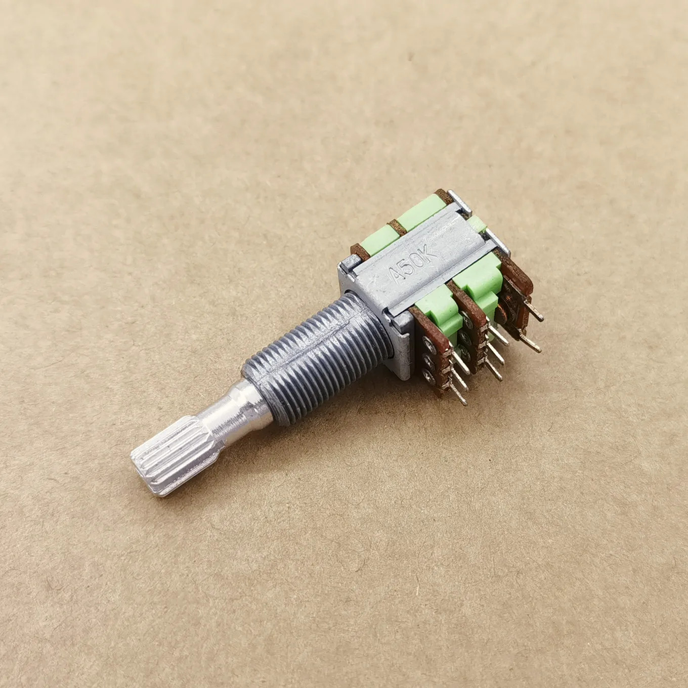 Original new 100% 12 Type extended shaft total length 30MM thread 15MM dual potentiometer with switch A50K volume adjustment
Original new 100% 12 Type extended shaft total length 30MM thread 15MM dual potentiometer with switch A50K volume adjustment