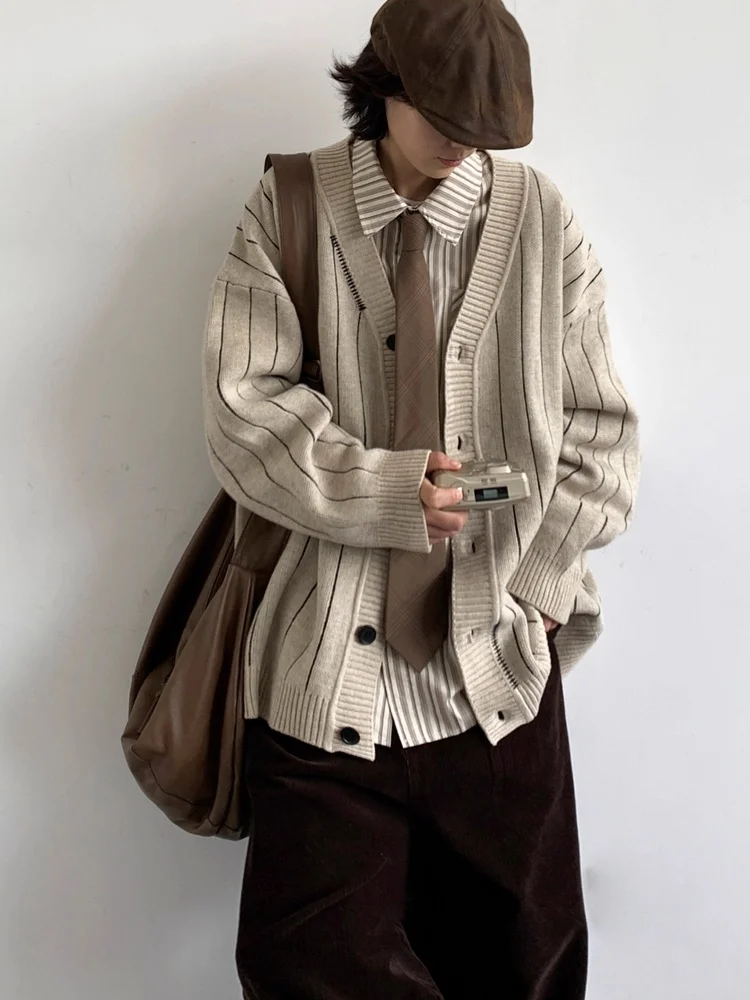 Retro Knitted Sweater Long Sleeve Striped College Style Unisex Open Cardigan Jacket Autumn Winter New Arrival Japanese Style
Retro Knitted Sweater Long Sleeve Striped College Style Unisex Open Cardigan Jacket Autumn Winter New Arrival Japanese Style