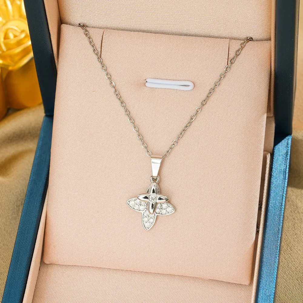 Korean-style double four-leaf clover pendant titanium steel women's necklace, simple and elegant in color
Korean-style double four-leaf clover pendant titanium steel women's necklace, simple and elegant in color