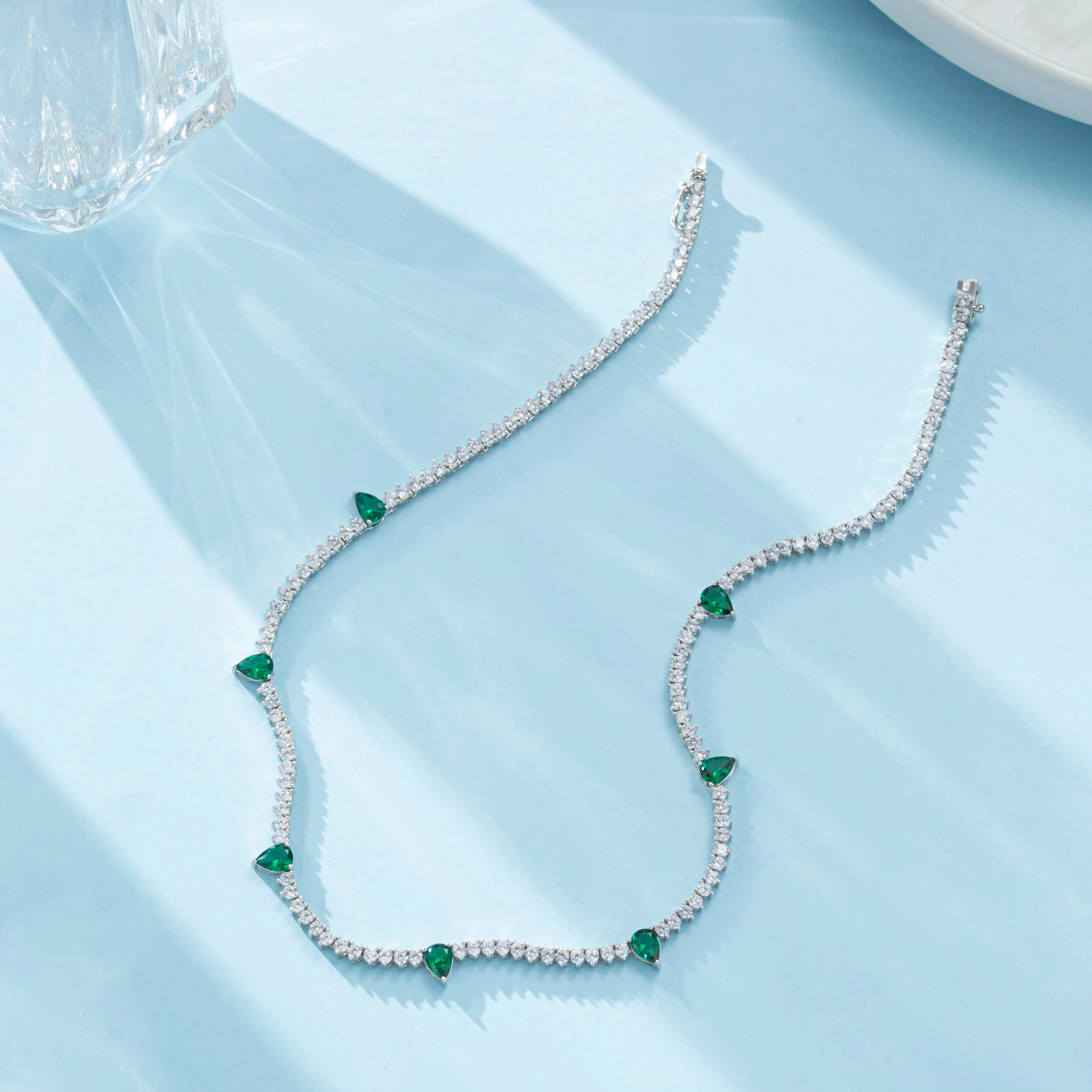 Beautiful 18K White Gold chain HQ Natural Zircon Necklace for girl Women Drop-Shaped Cluster Necklace Jewelry
Beautiful 18K White Gold chain HQ Natural Zircon Necklace for girl Women Drop-Shaped Cluster Necklace Jewelry