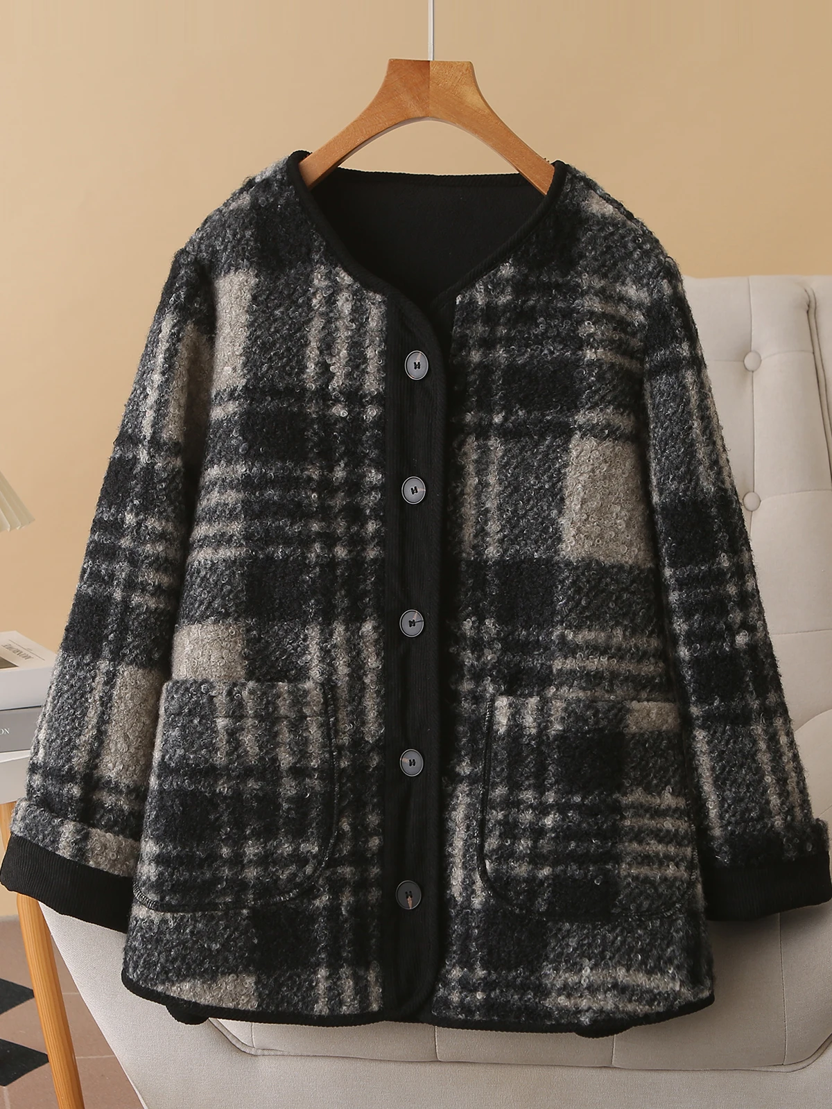 Loose plus Size Women's Autumn Winter Plaid Patchwork Woolen Coat Korean Style Fashion Outerwear Warm Long Sleeve round Neck
Loose plus Size Women's Autumn Winter Plaid Patchwork Woolen Coat Korean Style Fashion Outerwear Warm Long Sleeve round Neck