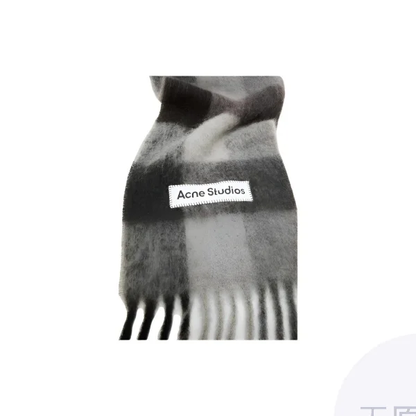 Acne Studios Checked Scarf CA0084-DUC
Acne Studios Checked Scarf CA0084-DUC