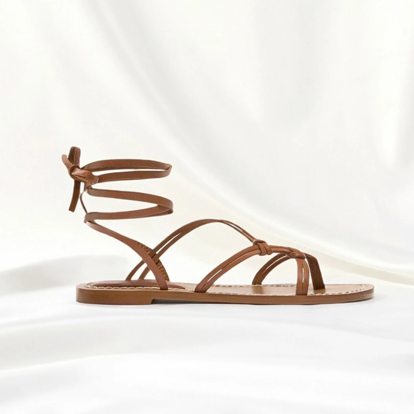 Large Size Roman Flat Sandals Women's Shoes with Thin Ring Strap Summer New High Elevation Slimming Holiday Style Breathable
Large Size Roman Flat Sandals Women's Shoes with Thin Ring Strap Summer New High Elevation Slimming Holiday Style Breathable
