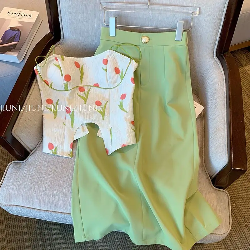 Women Chic Tulip Suit Floral Print Vest Crop Top And Split Skirt Two Piece Set Lady Matching Outfit 2023 Summer Vintage Clothes
Women Chic Tulip Suit Floral Print Vest Crop Top And Split Skirt Two Piece Set Lady Matching Outfit 2023 Summer Vintage Clothes