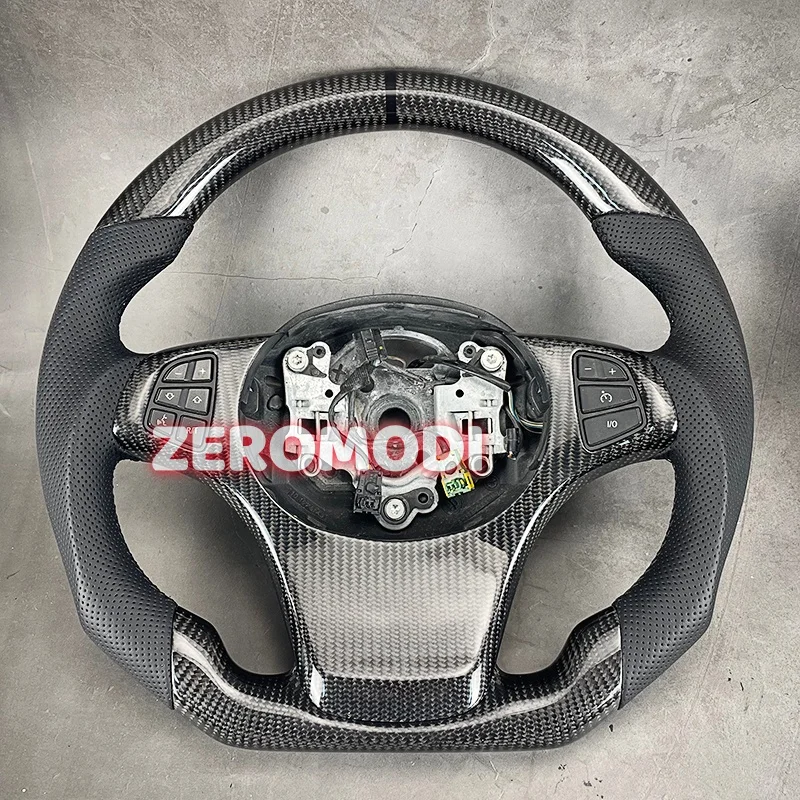 Руль из настоящего карбона на заказ для BMW X3 X5 E83 E53
Руль из настоящего карбона на заказ для BMW X3 X5 E83 E53