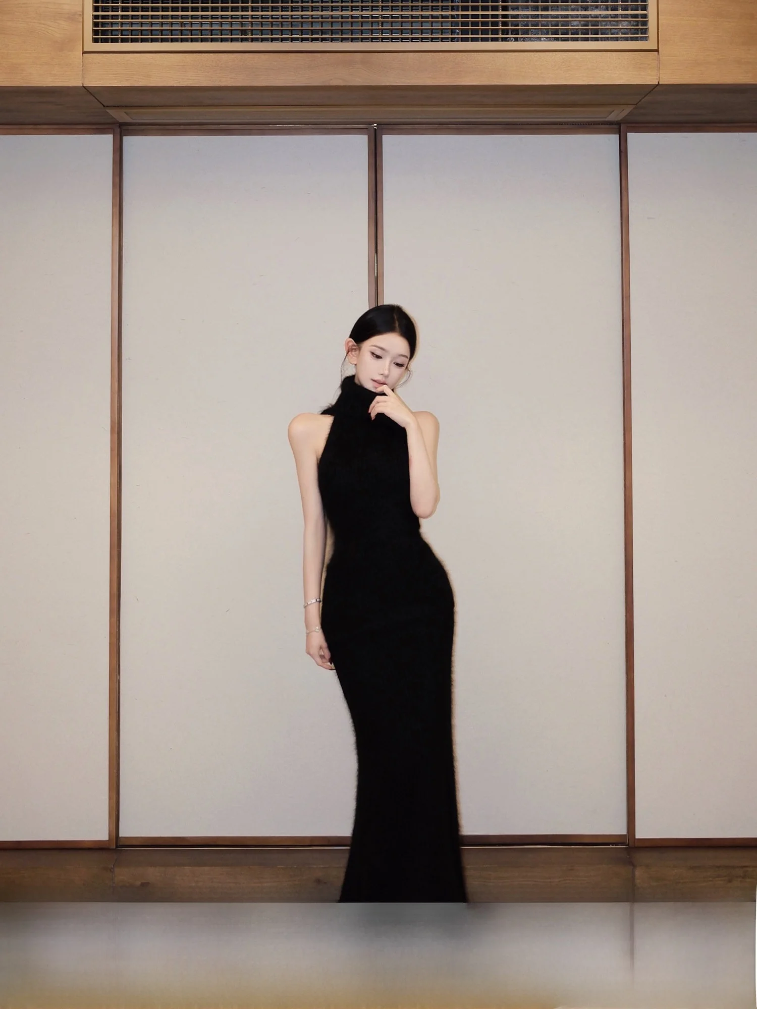 Комплект JAYKY YANG: Жилет из кроличьего меха с высоким воротником и вязаная юбка А-силуэта. Модный повседневный зимний наряд для женщин.
Комплект JAYKY YANG: Жилет из кроличьего меха с высоким воротником и вязаная юбка А-силуэта. Модный повседневный зимний наряд для женщин.