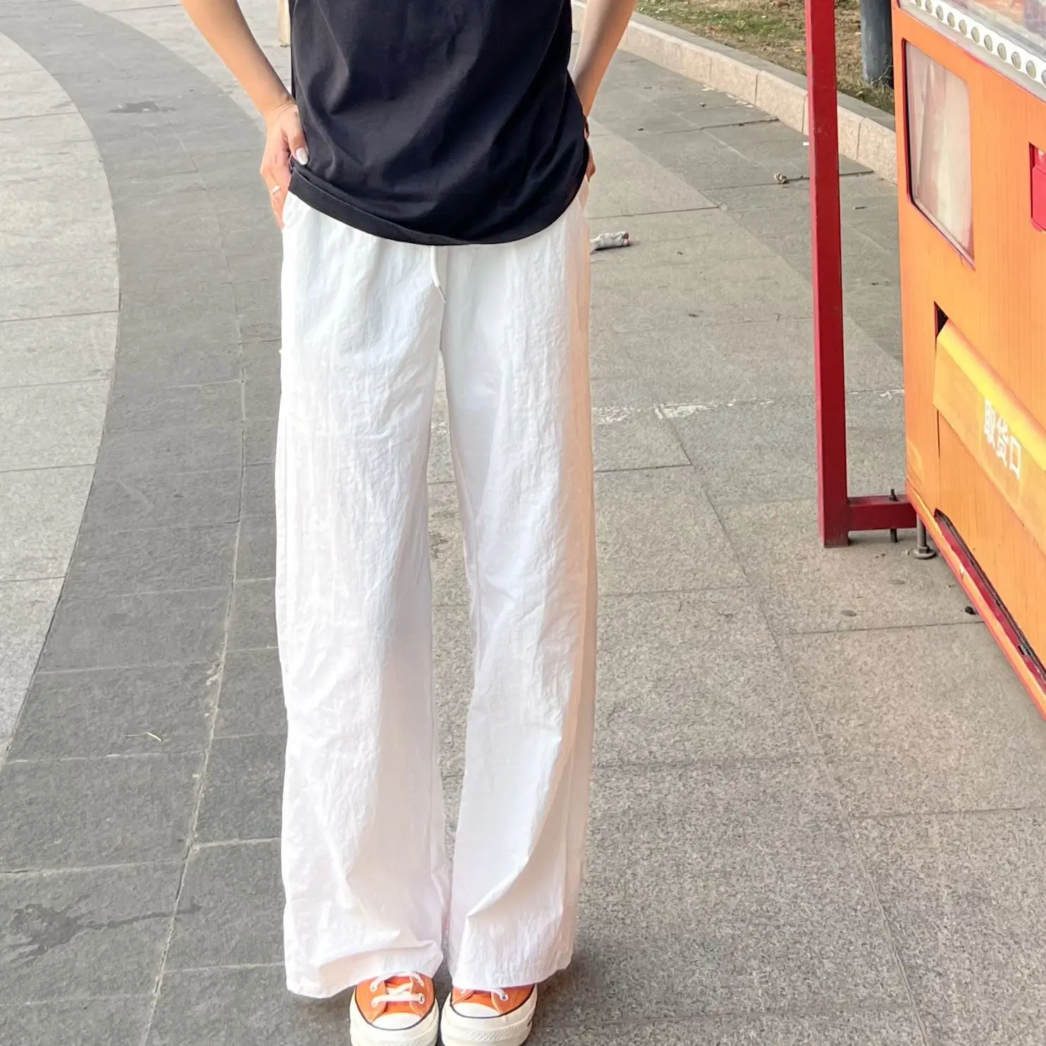 Женские повседневные длинные брюки с эластичной резинкой на талии и цветочным принтом, свободные широкие прямые брюки, уличная одежда
Женские повседневные длинные брюки с эластичной резинкой на талии и цветочным принтом, свободные широкие прямые брюки, уличная одежда