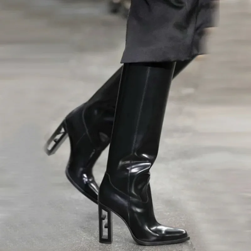 Длинные сапоги до колена на массивном высоком каблуке с деревянным зерном, однотонные кожаные сапоги до колена для женщин, подиумные боты с острым носком
Длинные сапоги до колена на массивном высоком каблуке с деревянным зерном, однотонные кожаные сапоги до колена для женщин, подиумные боты с острым носком