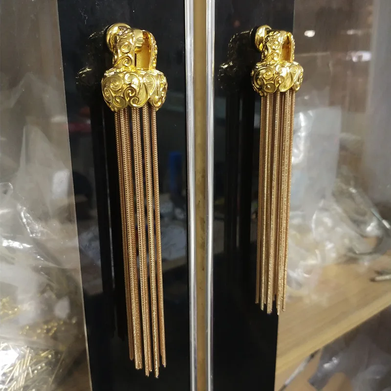 Italian High End Vintage Drawer Handles Artistic Carved Pure Copper Tassel Single Hole Cabinet Door Hardware for Home Furniture
Italian High End Vintage Drawer Handles Artistic Carved Pure Copper Tassel Single Hole Cabinet Door Hardware for Home Furniture