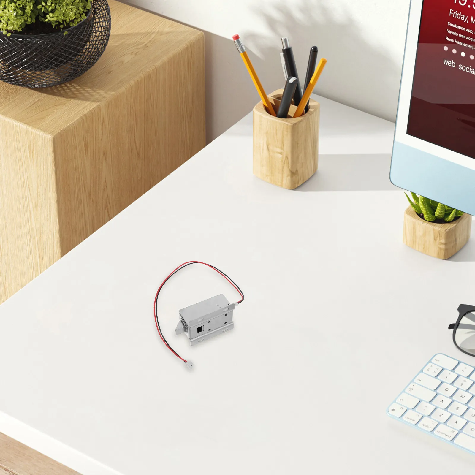 Mini Solenoid Lock Cabinet Drawer Electric Latch Tongue Up Smart Electronic Cabinet Lock for Vending Machine
Mini Solenoid Lock Cabinet Drawer Electric Latch Tongue Up Smart Electronic Cabinet Lock for Vending Machine