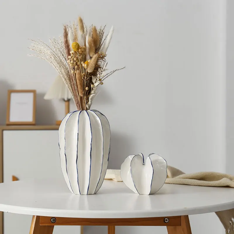 Ceramic Carambola Vase Casual Style Trumpet-Shaped Decorative Porcelain Flower Arrangement for Living Room Decor Flower Vases
Ceramic Carambola Vase Casual Style Trumpet-Shaped Decorative Porcelain Flower Arrangement for Living Room Decor Flower Vases
