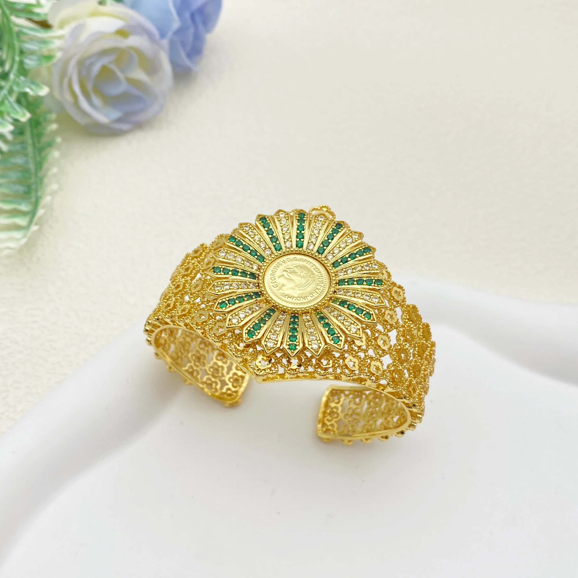 Flora SunFlower Shape Women's Jewelry Set Gold Plated Brass with Zircon Open Bangle Ring Exquisite Daily Accessory for Sparkle
Flora SunFlower Shape Women's Jewelry Set Gold Plated Brass with Zircon Open Bangle Ring Exquisite Daily Accessory for Sparkle