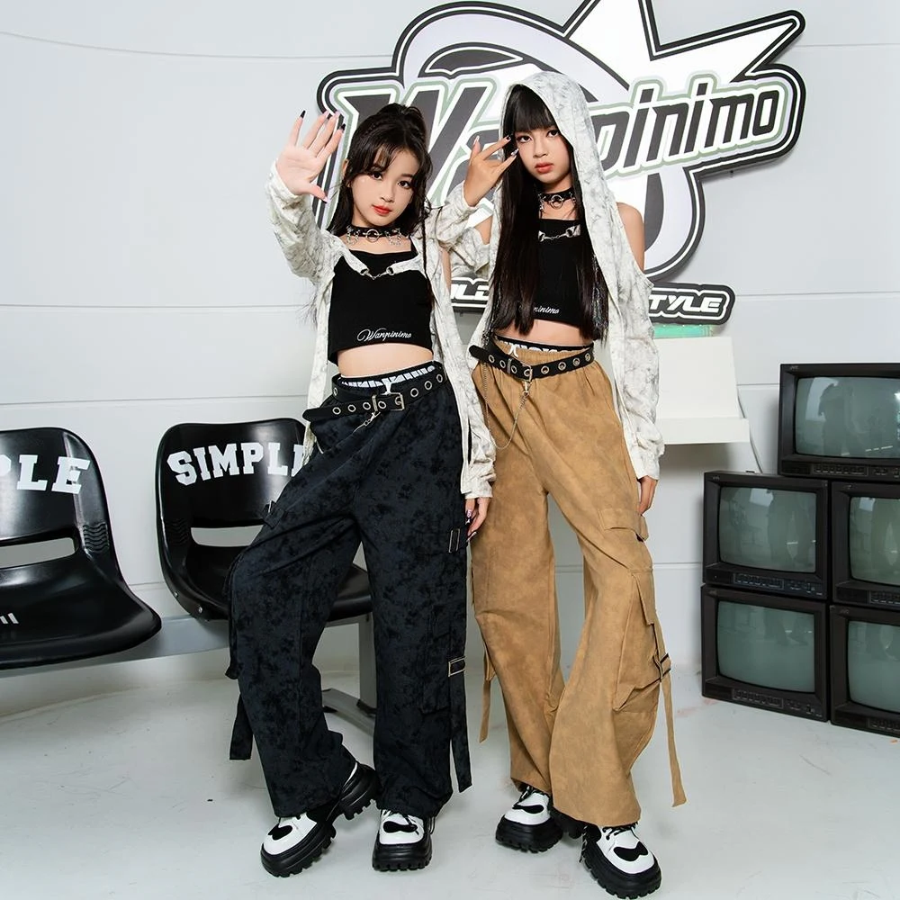 2024 Kids Clothing Jazz Modern Dance Costumes For Girls Hoodie Top Cargo Pants Streetwear Hip Hop Performance Outfits DQS17891
2024 Kids Clothing Jazz Modern Dance Costumes For Girls Hoodie Top Cargo Pants Streetwear Hip Hop Performance Outfits DQS17891