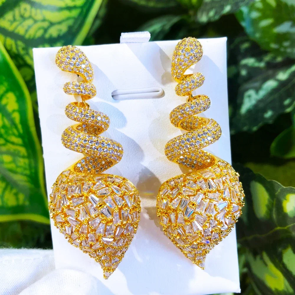 Soramoore Luxury Gorgeous Rotate Pendant Earrings for Women Daily Shiny Trendy Bridal Wedding Gift High Quality Accessories
Soramoore Luxury Gorgeous Rotate Pendant Earrings for Women Daily Shiny Trendy Bridal Wedding Gift High Quality Accessories
