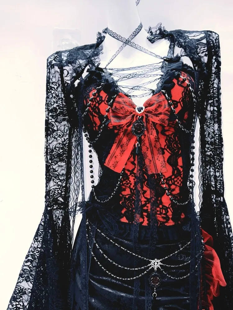 A dark lace patchwork dress for performance vintage
A dark lace patchwork dress for performance vintage