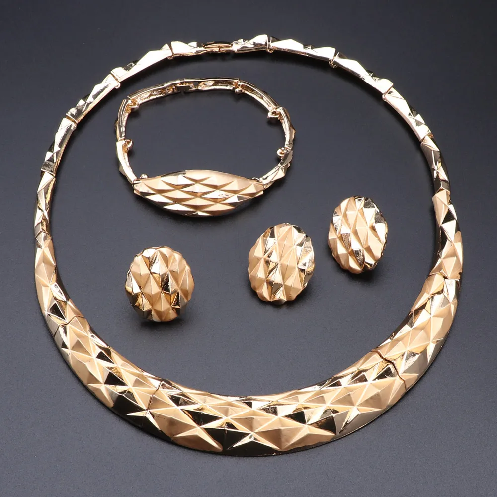Women Gold Silver Color African Beads Necklace Bangle Earring Ring Saudi Party Bridal Decoration Jewelry Set
Women Gold Silver Color African Beads Necklace Bangle Earring Ring Saudi Party Bridal Decoration Jewelry Set