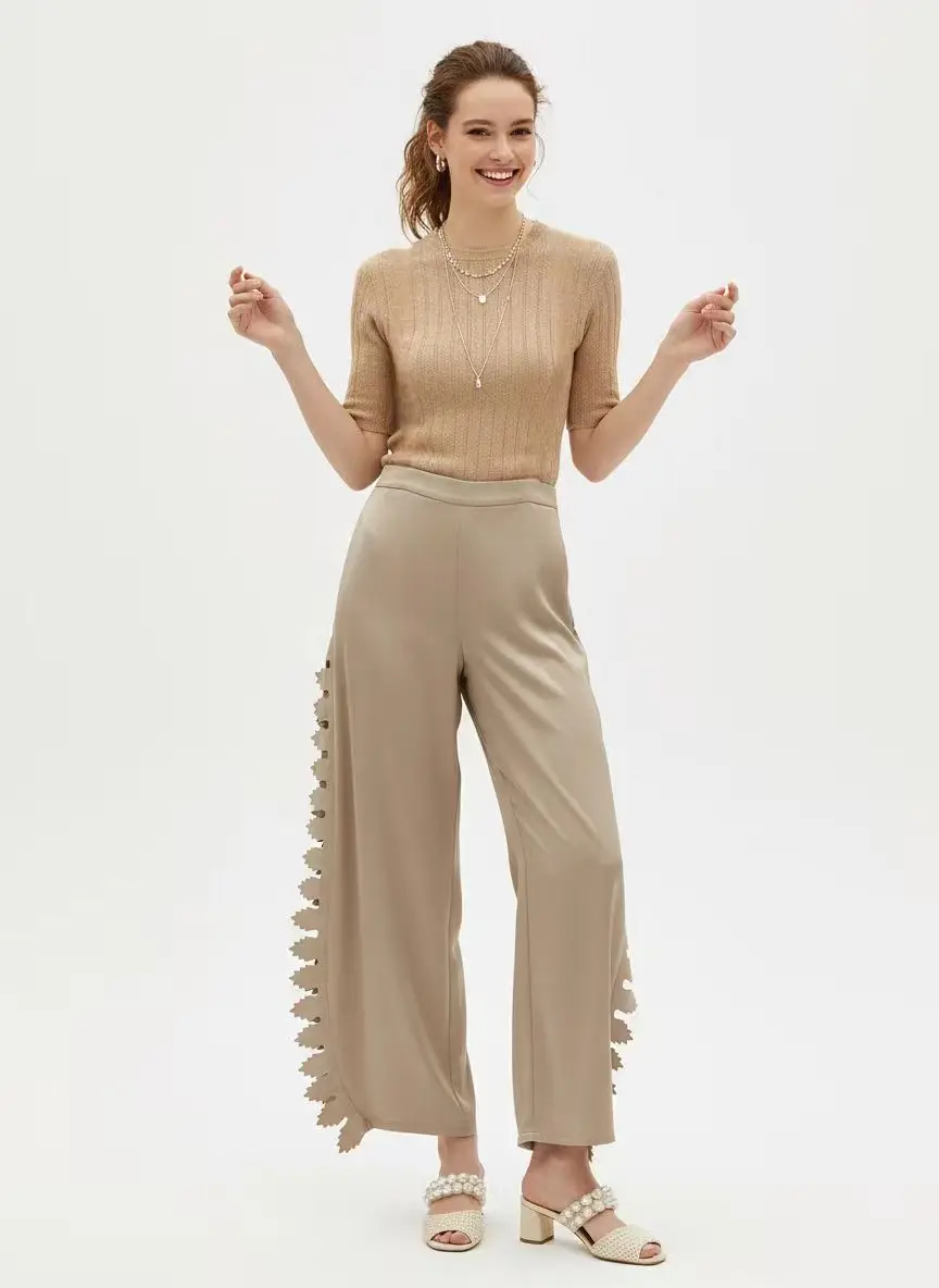 Женские повседневные брюки с капюшоном, модные и персонализированные, потертые брюки.
Женские повседневные брюки с капюшоном, модные и персонализированные, потертые брюки.