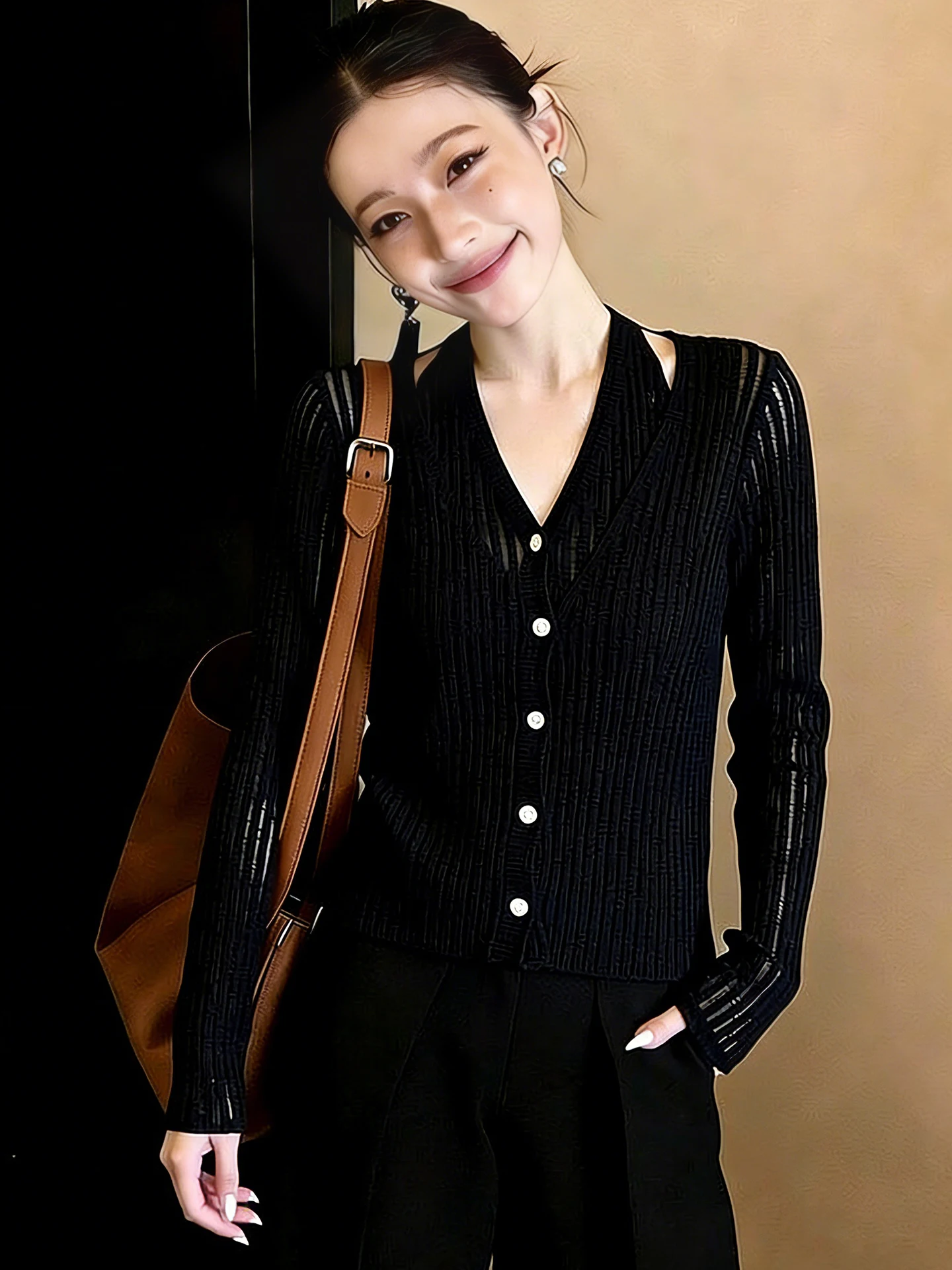 Elegant Black Striped Design Knitted Sweater Spring Fashion Unique Super Beautiful Slim Fit Long Sleeve V-Neck Top for Women
Elegant Black Striped Design Knitted Sweater Spring Fashion Unique Super Beautiful Slim Fit Long Sleeve V-Neck Top for Women