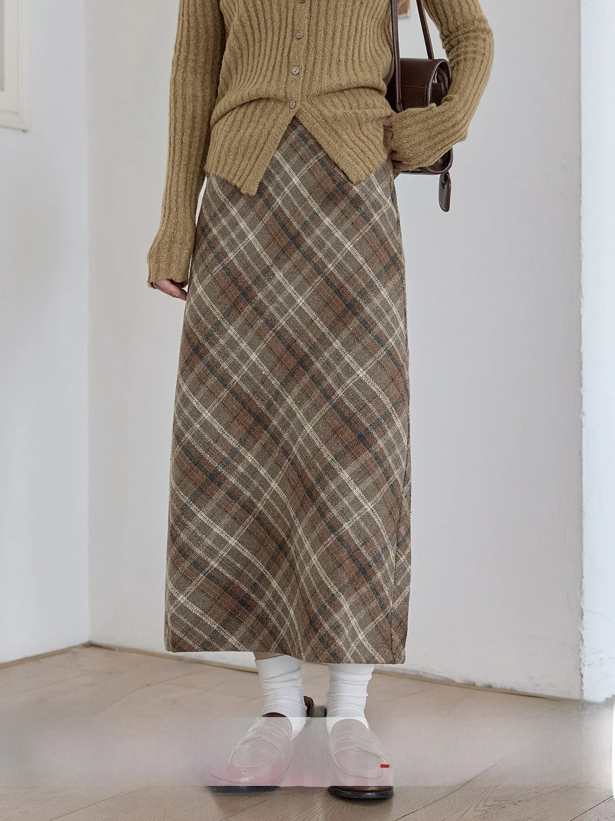 HuiXi High Waist Plaid Woolen Skirt Women's Spring 2026 New Retro Versatile Slimming Skirt Commute Korean Style
HuiXi High Waist Plaid Woolen Skirt Women's Spring 2026 New Retro Versatile Slimming Skirt Commute Korean Style