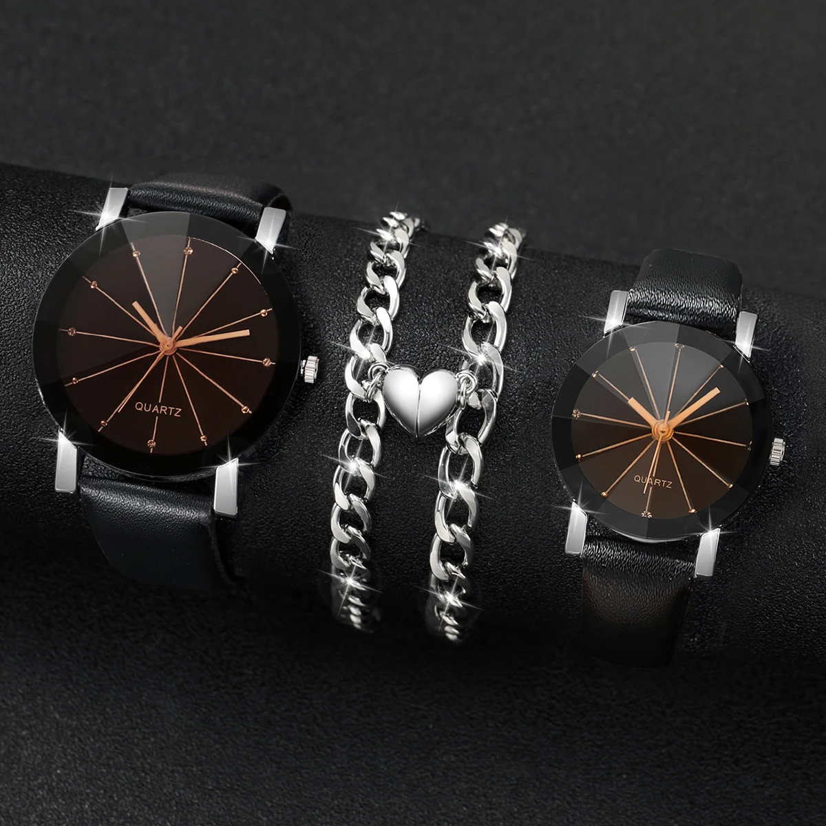 4PCS/Set Couple's Watches Fashion Rhinestone Men Women Leather Band Quartz Watch Magnet Heart Bracelets Set
4PCS/Set Couple's Watches Fashion Rhinestone Men Women Leather Band Quartz Watch Magnet Heart Bracelets Set