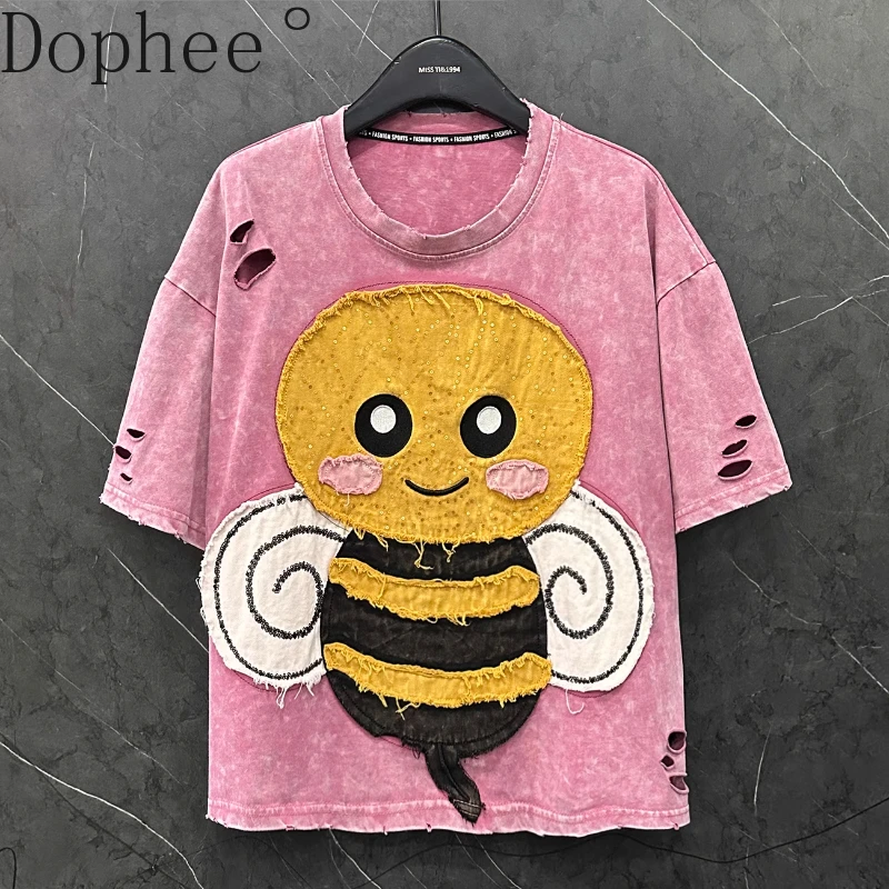 2025 New Spring Summer Hole Pink T-shirt Women Cute Bee Embroidery Loose O-neck Pullover Top All-match Short Sleeve Cotton Tees
2025 New Spring Summer Hole Pink T-shirt Women Cute Bee Embroidery Loose O-neck Pullover Top All-match Short Sleeve Cotton Tees