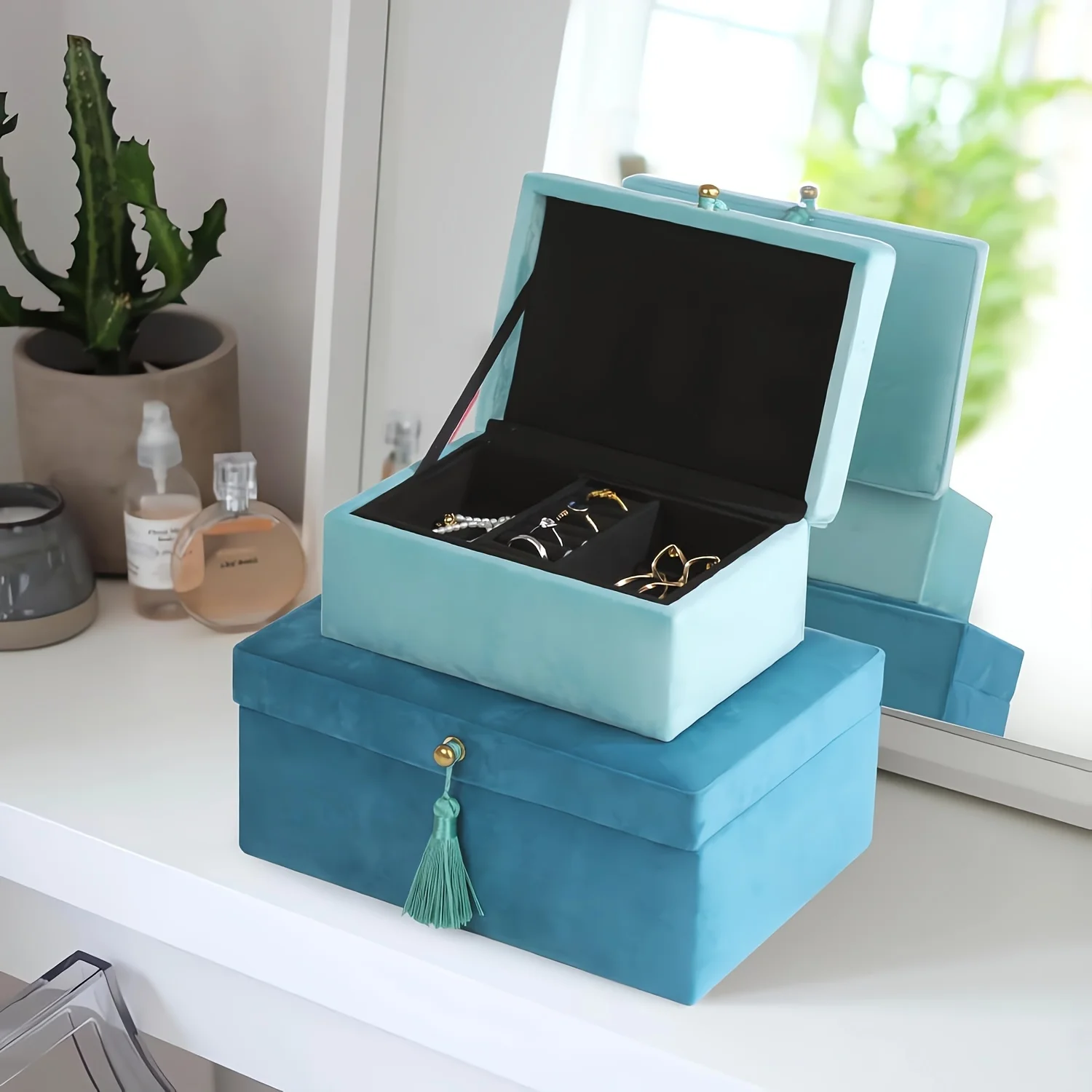 Set Of 2pcs Velvet Decorative Boxes, Jewelry Boxes Storage Accessory Organizer Boxes with Elegant Handle Decor, Classic Velvet (
Set Of 2pcs Velvet Decorative Boxes, Jewelry Boxes Storage Accessory Organizer Boxes with Elegant Handle Decor, Classic Velvet (