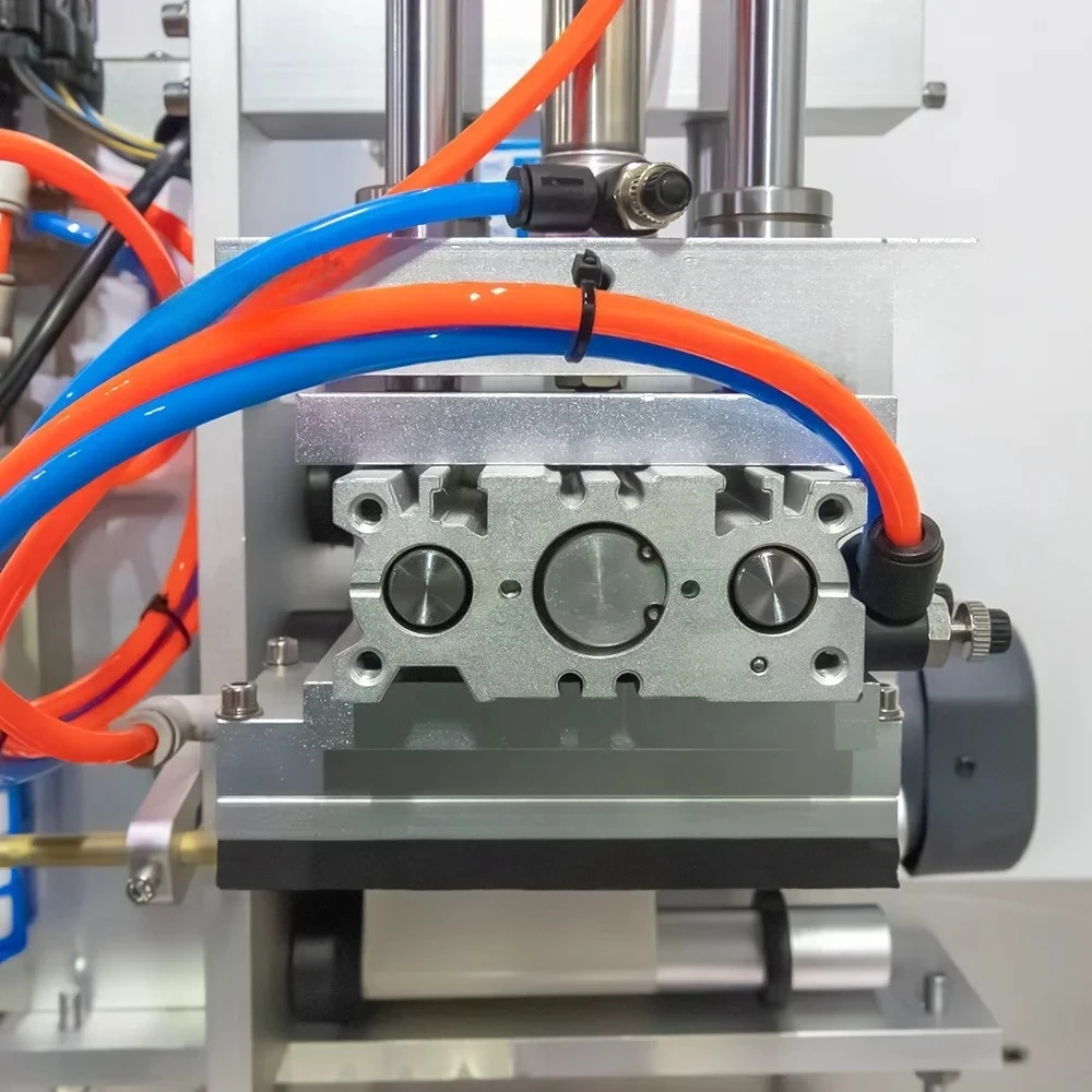 YM120 Desktop Pneumatic Label Applicator Small Semi-Automatic Flat Sticker Labeling Machine for Flat Bottles Tabletop Use