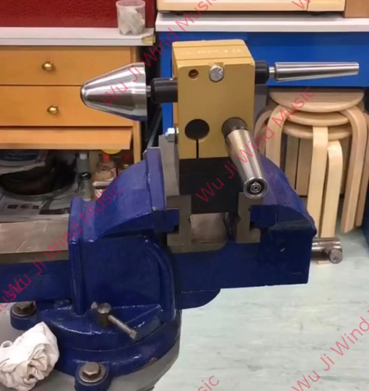 Musical instrument repair tool multifunctional rotating fixture pliers (excluding upper drum tools and large table pliers)
Musical instrument repair tool multifunctional rotating fixture pliers (excluding upper drum tools and large table pliers)