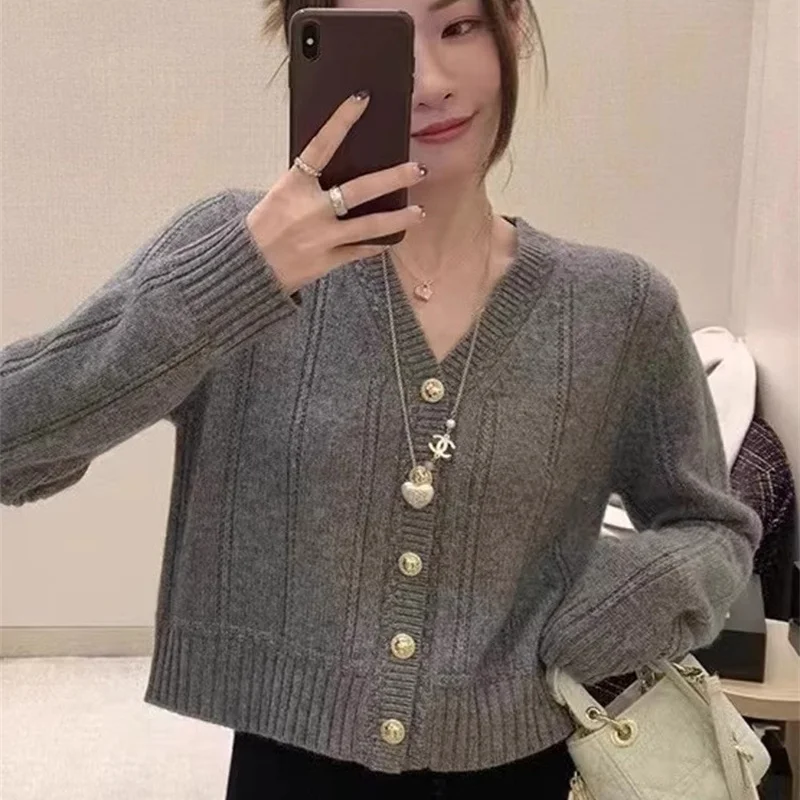 Dongguan Daliang Вязаный кардиган Long Sve V-Ne Обычный тонкий цельный женский свитер премиум-класса для осеннего сезона
Dongguan Daliang Вязаный кардиган Long Sve V-Ne Обычный тонкий цельный женский свитер премиум-класса для осеннего сезона