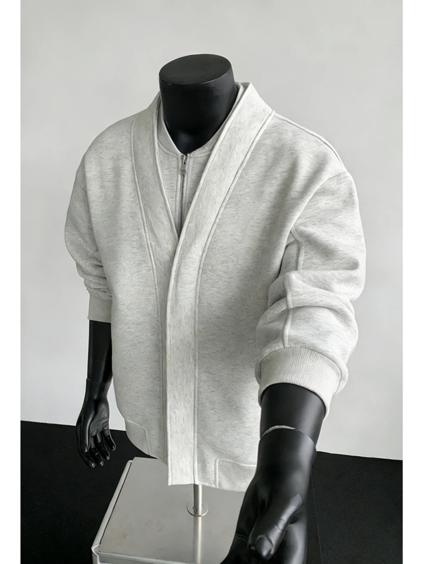 Белый мужской свитшот-кардиган с цветочным принтом, бейсбольная куртка в американском стиле Cleanfit, свободный крой, длинный рукав
Белый мужской свитшот-кардиган с цветочным принтом, бейсбольная куртка в американском стиле Cleanfit, свободный крой, длинный рукав