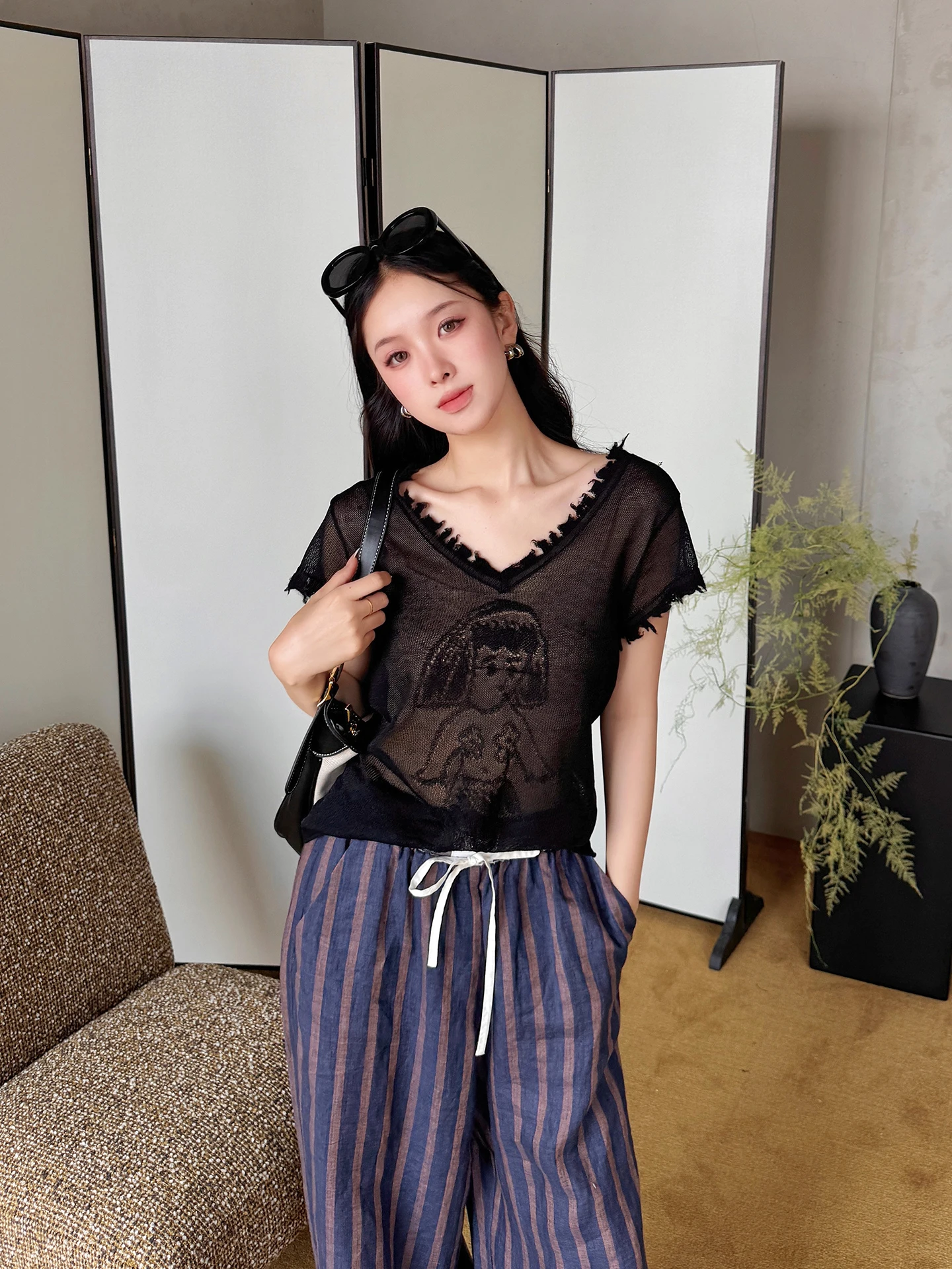 SquarecircleCo Knitted T-irt Microtransparency Commute Sle ort Sve V-ne Regular Fit Summer Faion
SquarecircleCo Knitted T-irt Microtransparency Commute Sle ort Sve V-ne Regular Fit Summer Faion