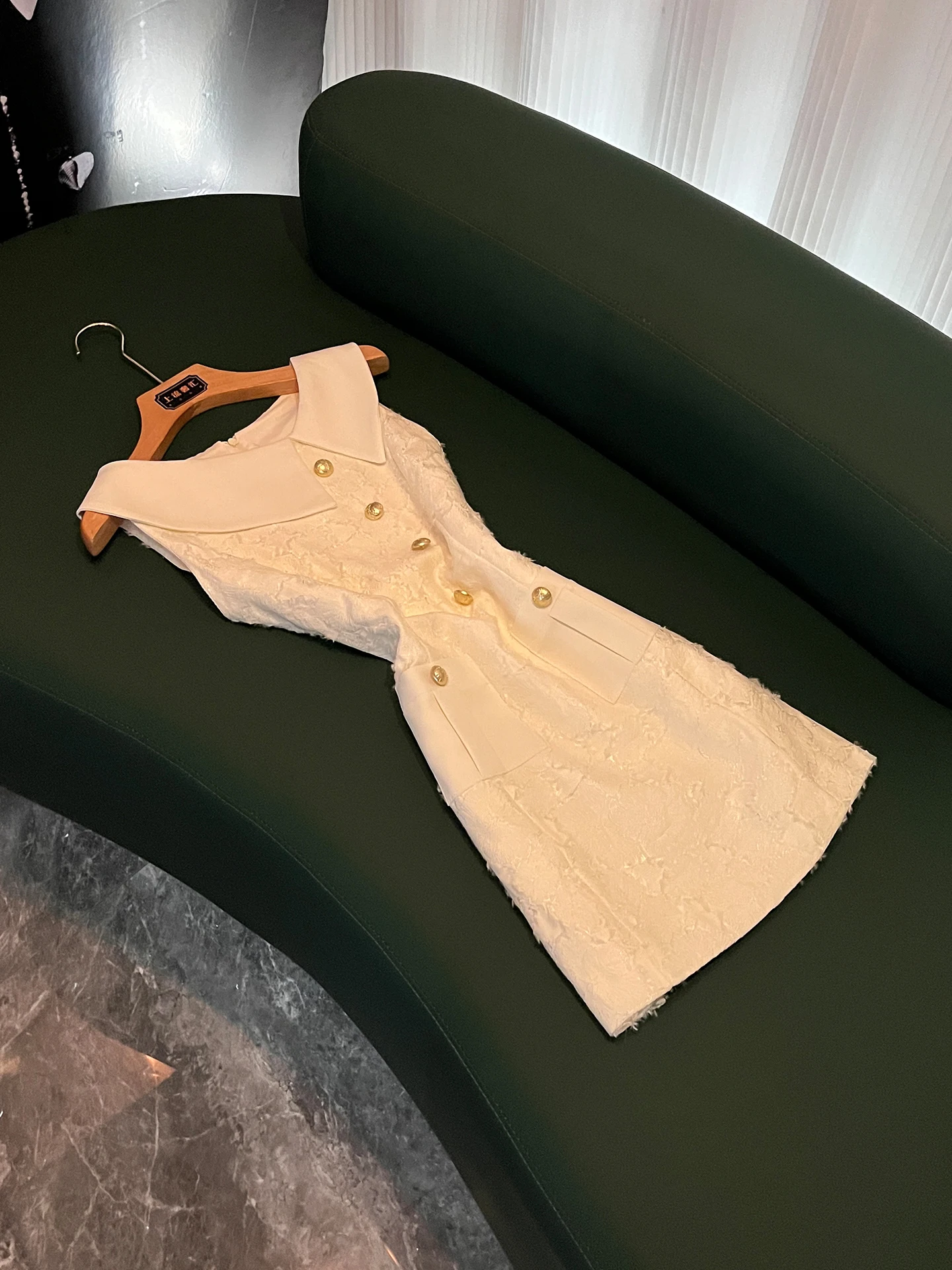 Elegant Sleeveless A-Line Dress Women's Light Beige Waist-Cinching Slimming Fashionable Skirt Polyester Fiber Non-Stretchy Al...
Elegant Sleeveless A-Line Dress Women's Light Beige Waist-Cinching Slimming Fashionable Skirt Polyester Fiber Non-Stretchy Al...