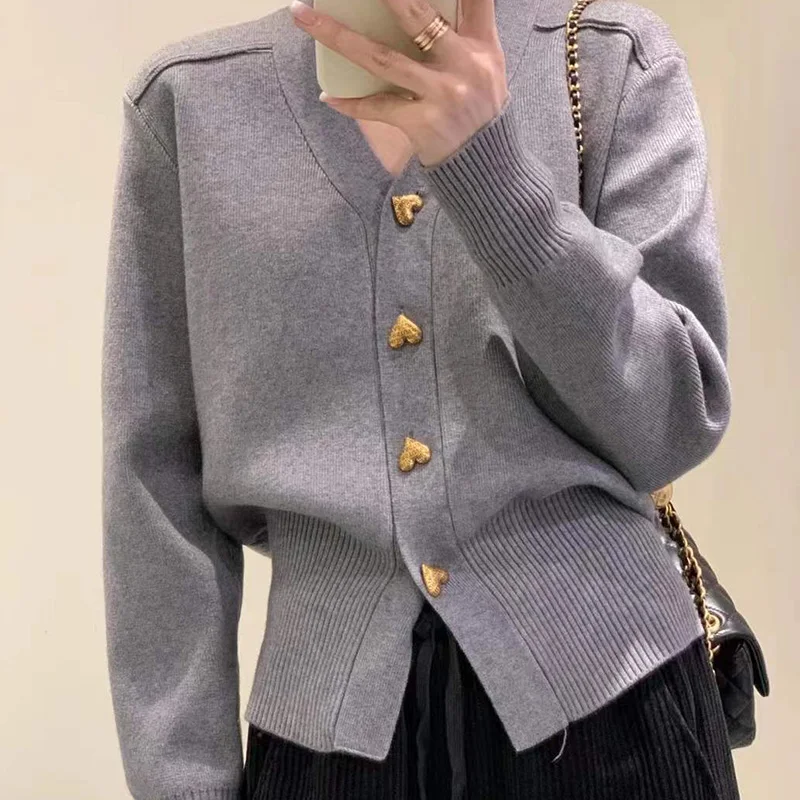 Autumn New Fashionable Versatile V-neck Slimming High Quality Sweater Temperament Casual Solid Color Latest Hot Sale Women's Top
Autumn New Fashionable Versatile V-neck Slimming High Quality Sweater Temperament Casual Solid Color Latest Hot Sale Women's Top