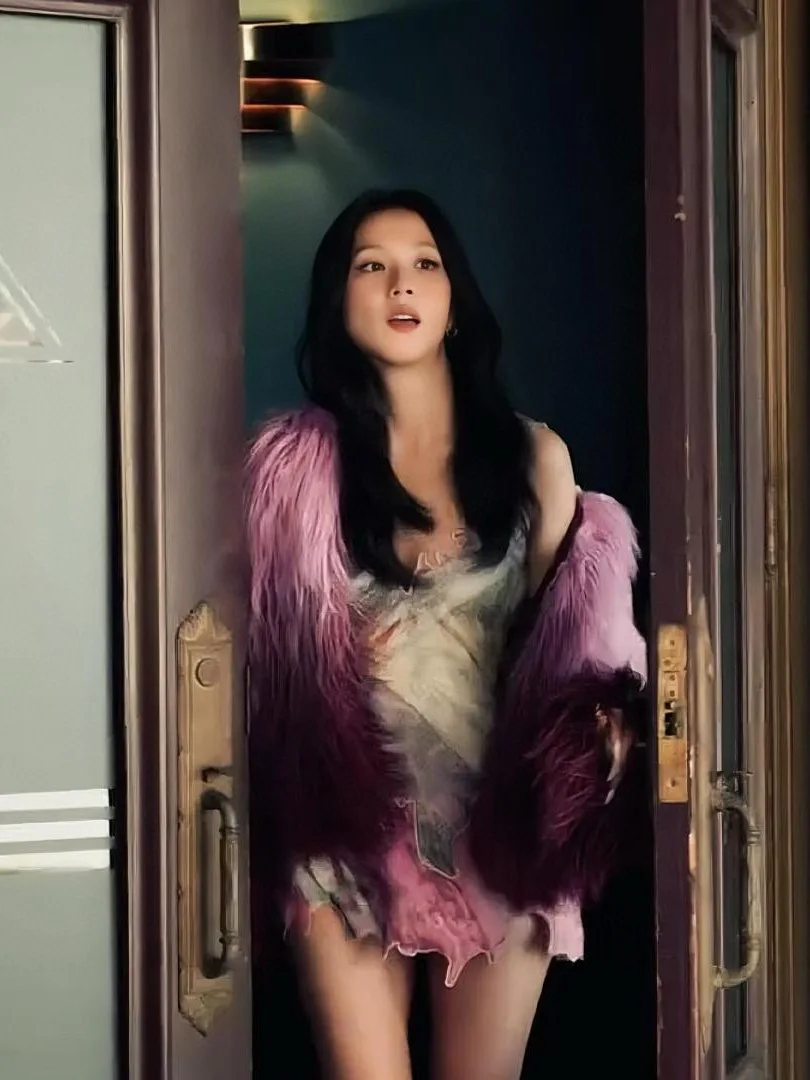 Юбка Jisoo Psychec с асимметричным подолом, тюлевыми вставками и вышивкой в виде обожженных цветов, на бретельках, с высокой талией, V-образным вырезом, летняя, женская
Юбка Jisoo Psychec с асимметричным подолом, тюлевыми вставками и вышивкой в виде обожженных цветов, на бретельках, с высокой талией, V-образным вырезом, летняя, женская