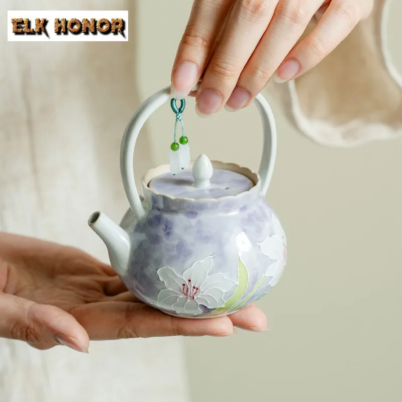 125ml Purple Hand-painted Lily Teapot Luxury Tea Infuser Pot Tea Soaking Kettle With Ball Hole Tea Items Accessories Decoration
125ml Purple Hand-painted Lily Teapot Luxury Tea Infuser Pot Tea Soaking Kettle With Ball Hole Tea Items Accessories Decoration