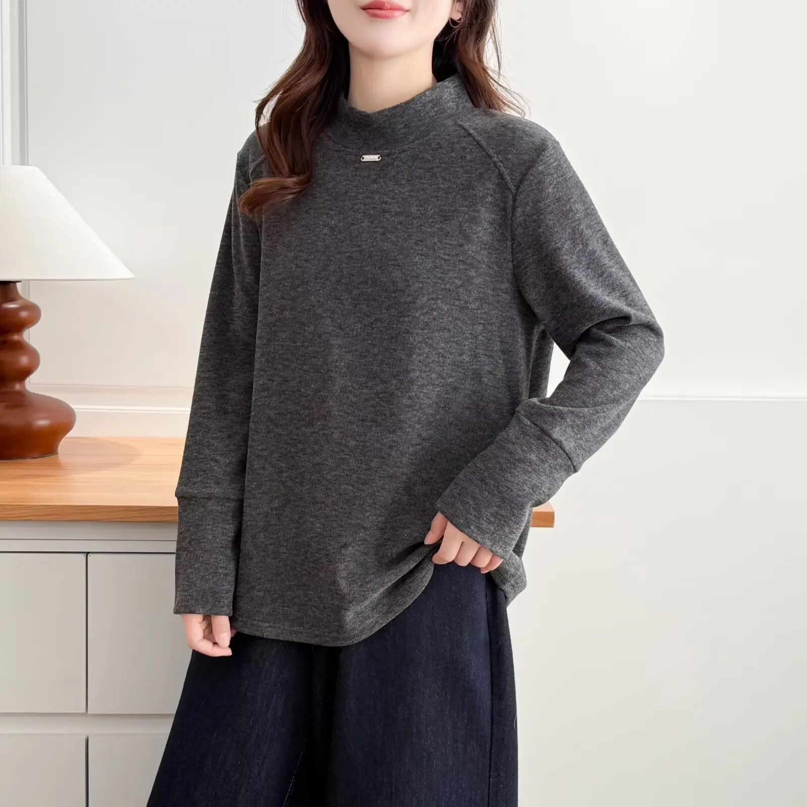 XXXXL модная женская футболка больших размеров, осенне-зимняя утолщенная флисовая теплая простая футболка с воротником-стойкой и длинными рукавами, базовые топы 2551
XXXXL модная женская футболка больших размеров, осенне-зимняя утолщенная флисовая теплая простая футболка с воротником-стойкой и длинными рукавами, базовые топы 2551