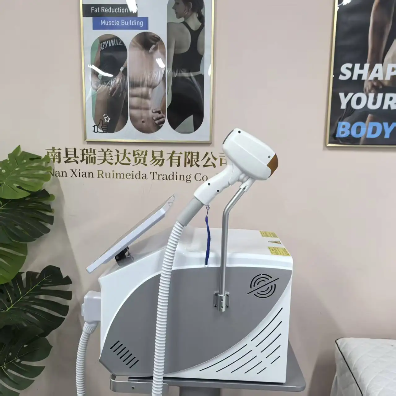 5000W10 Bars 808nm Diode 755/808/940/1064nm 4 Wavelengths FAC Hair Removal Machine Ice Cooling Permanent Hair Removal
5000W10 Bars 808nm Diode 755/808/940/1064nm 4 Wavelengths FAC Hair Removal Machine Ice Cooling Permanent Hair Removal