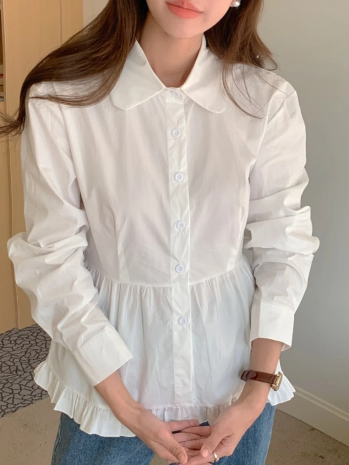 Sweet Blouse Style Korean Version White Slim Fit Shirt for Women with Ruffle Waist Capping Design Button Detail Long Sleeve
Sweet Blouse Style Korean Version White Slim Fit Shirt for Women with Ruffle Waist Capping Design Button Detail Long Sleeve