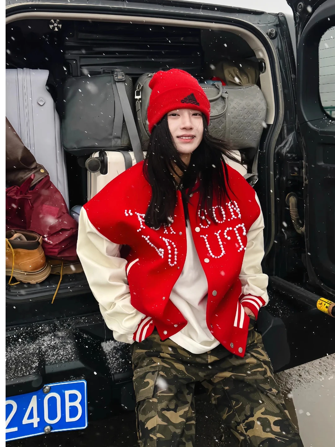 Красная бейсбольная куртка с пайетками и вставками из искусственной кожи, мужская, приталенная, с воротником-стойкой, для повседневной носки
Красная бейсбольная куртка с пайетками и вставками из искусственной кожи, мужская, приталенная, с воротником-стойкой, для повседневной носки