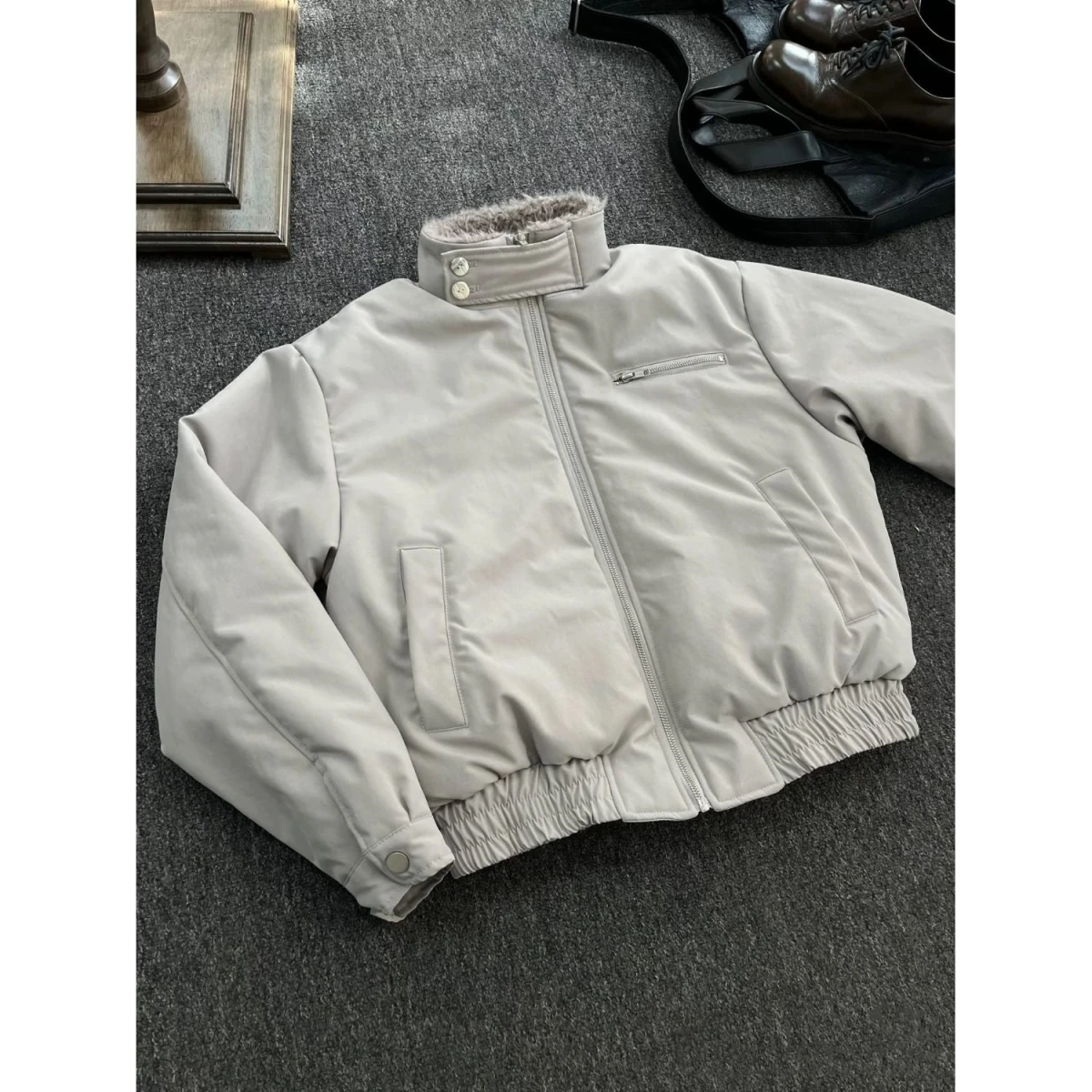 Men's Winter Thiened Jaet Lamb Fur Collar Flight Jaet Cleanfit Harrington Polyester Fiber Stand Version Long Sve ...
Men's Winter Thiened Jaet Lamb Fur Collar Flight Jaet Cleanfit Harrington Polyester Fiber Stand Version Long Sve ...