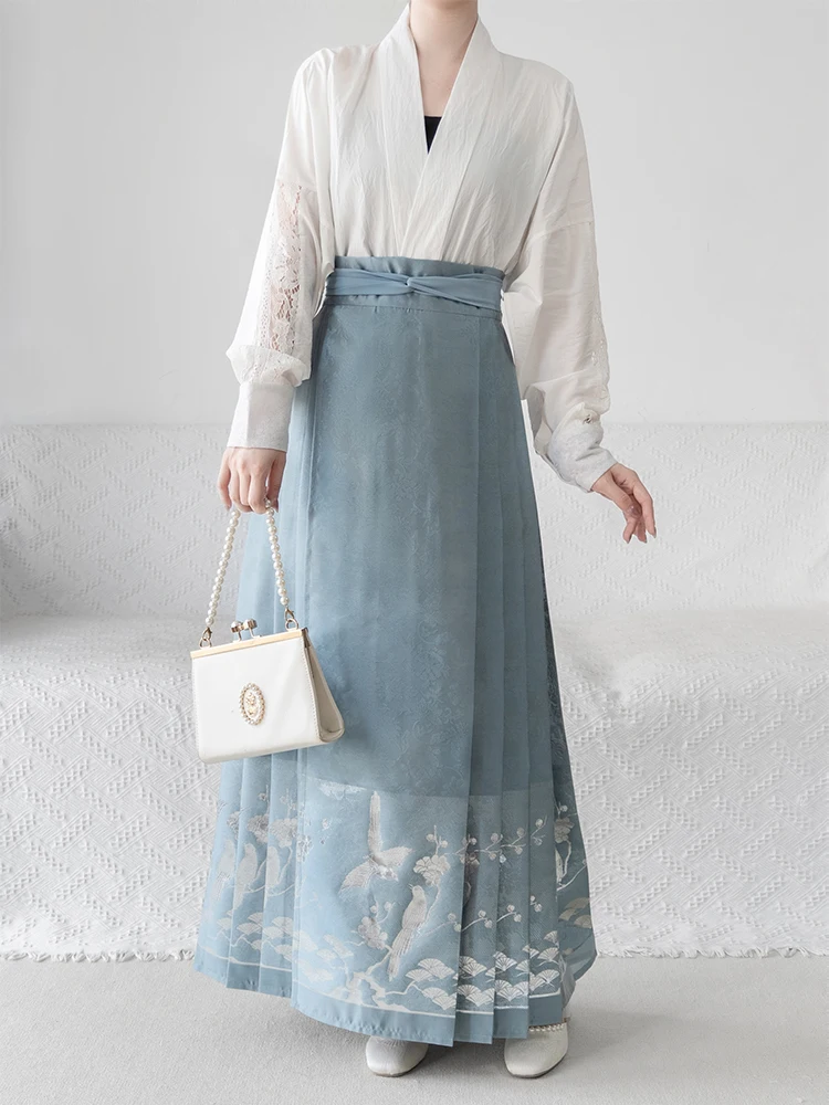 Летняя юбка Ханьфу HuaZhaojì в стиле династии Мин, традиционная китайская одежда для женщин, эксклюзивно онлайн.
Летняя юбка Ханьфу HuaZhaojì в стиле династии Мин, традиционная китайская одежда для женщин, эксклюзивно онлайн.