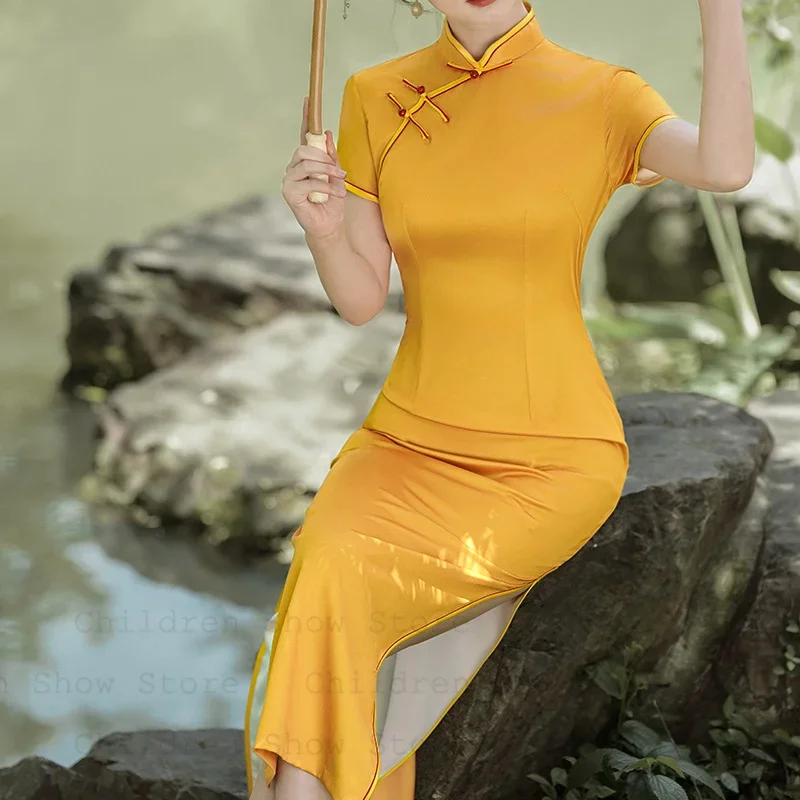 Женская мода, сценическое шоу, длинный костюм Ципао, традиционный Cheongsam с воротником-стойкой, элегантное атласное платье в китайском стиле
Женская мода, сценическое шоу, длинный костюм Ципао, традиционный Cheongsam с воротником-стойкой, элегантное атласное платье в китайском стиле