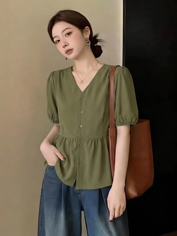 plus Size Green V-Neck Short Sleeve Shirt Women's Summer New Style Korean Version Button Design Skin-Friendly Breathable Top
plus Size Green V-Neck Short Sleeve Shirt Women's Summer New Style Korean Version Button Design Skin-Friendly Breathable Top