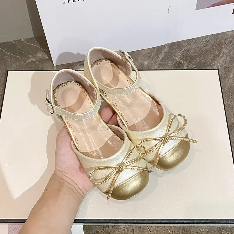 Children's Leather Shoes Fashion Bow Girls' Princess Sandals 2025 New Summer Soft Bottom Non Slip Flat Baby Casual Shoes
Children's Leather Shoes Fashion Bow Girls' Princess Sandals 2025 New Summer Soft Bottom Non Slip Flat Baby Casual Shoes
